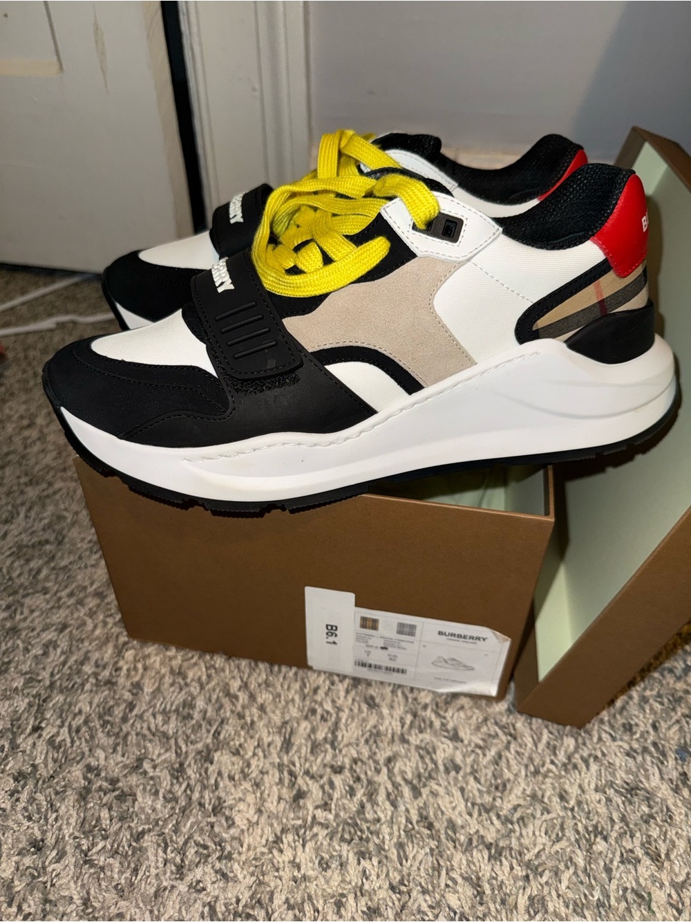 Burberry Sneakers (unisex)
